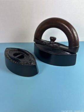 Antique-Style Cast Iron Clothing Iron with Wooden Handle - Black and Brown 6"/8"